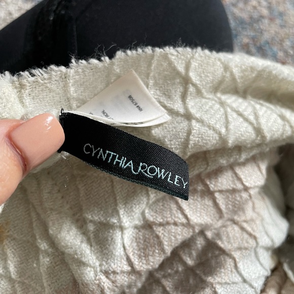 Cynthia Rowley Scarf ⭐️ - Picture 2 of 3